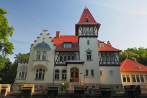 Отель Hotel Schlossvilla Derenburg  Деренбург